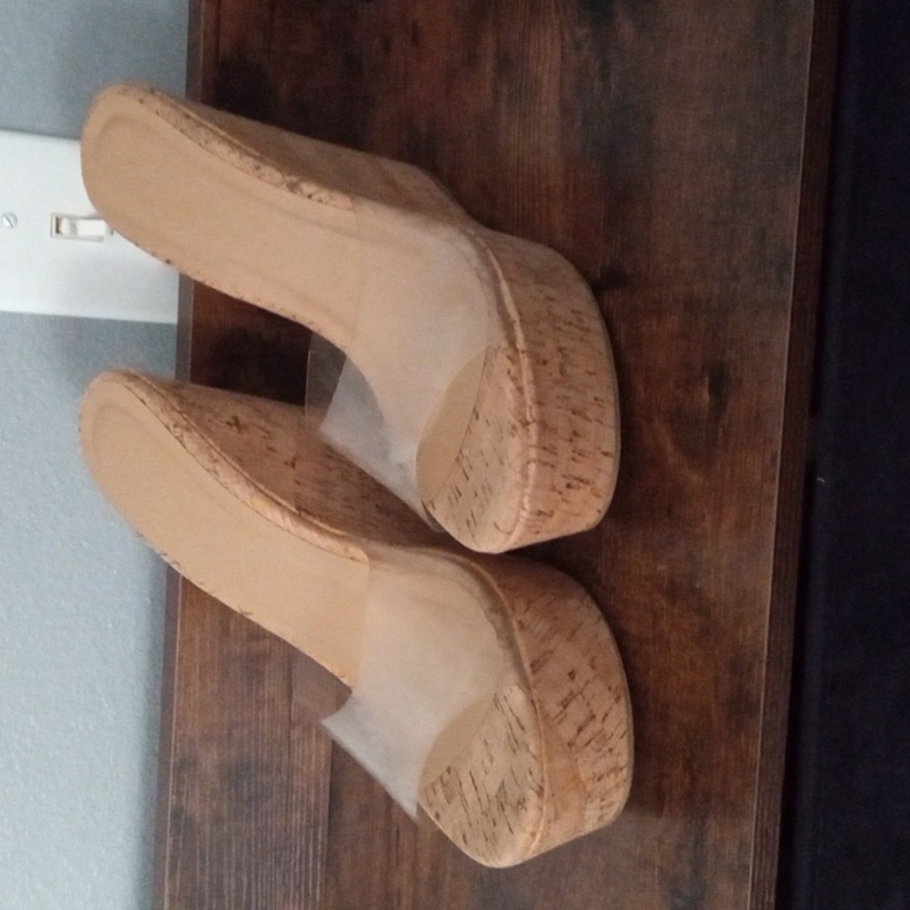 Bamboo wedge size 10 shoe